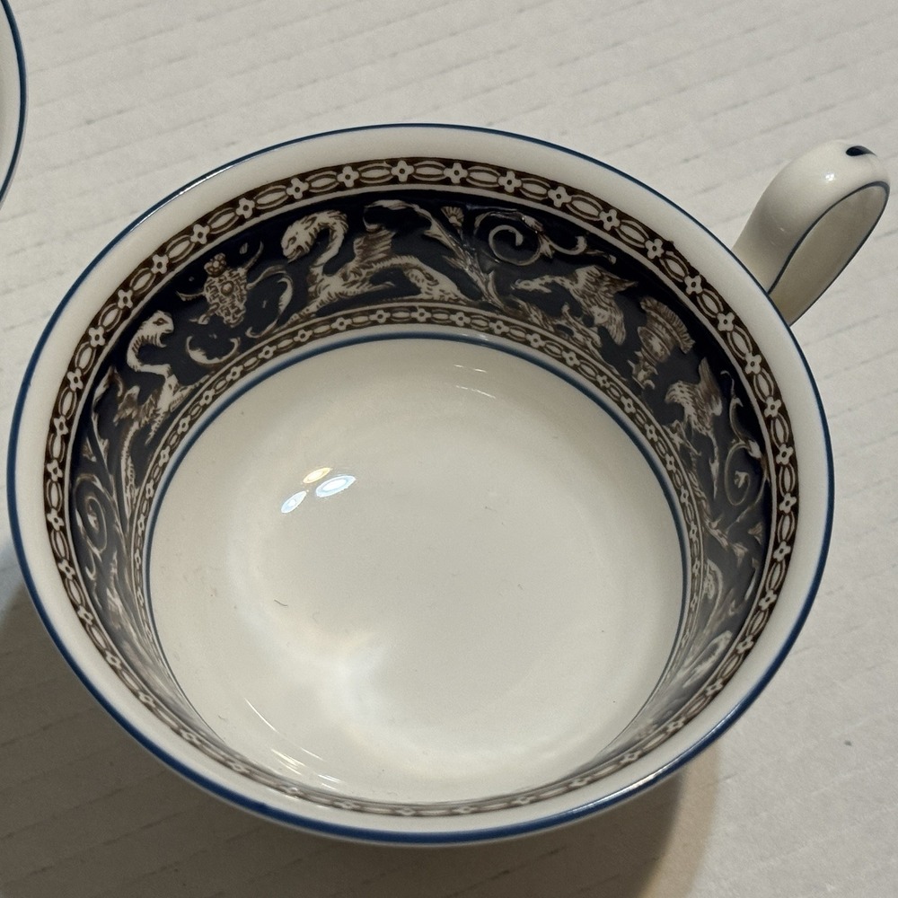Set 2 Wedgwood Florentine Tea Coffee Cups Mugs Griffin Dark Navy Blue W1956 Vtg - Picture 8 of 8